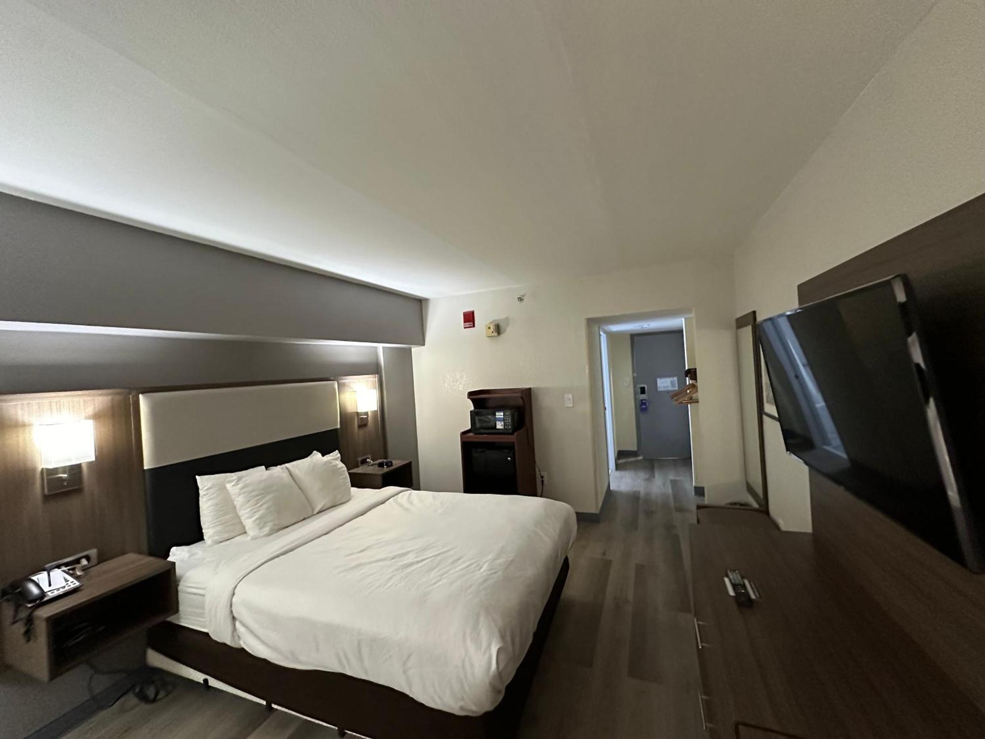 Comfort Inn Кониърс Екстериор снимка